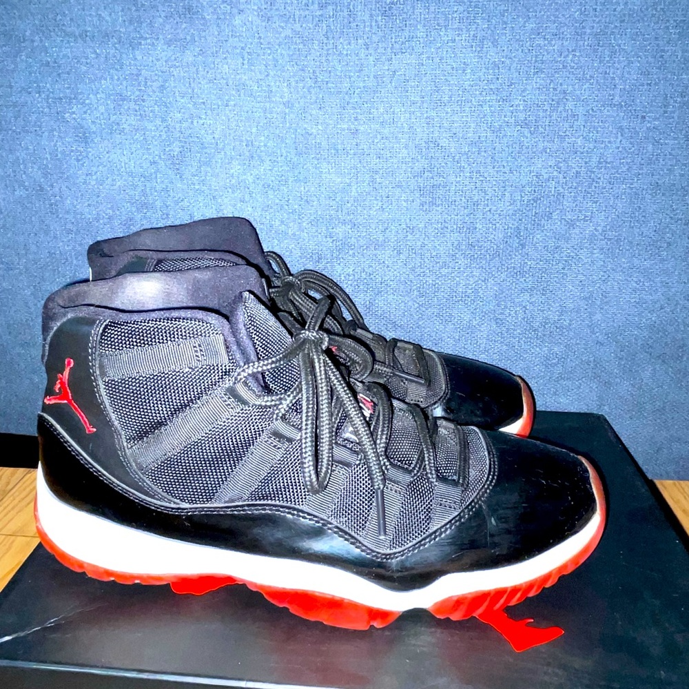 Used Jordan 11s men’s size 10